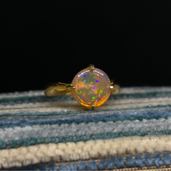 Absolutely Stunning Rainbow Galaxy 4-Prong 18k Gold Luxury Crystal Opal Ring - Picture 3 of 5
